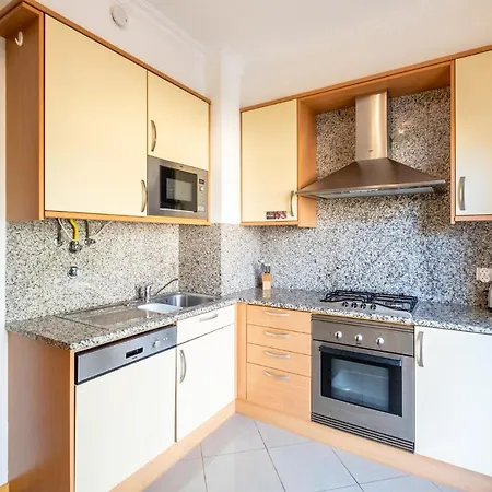 #004 Orada By Holidays *